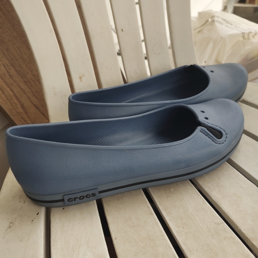Crocs Lina Ballet Flats Slip On Lightweight Comfort Blue Black Trim Women's 10
